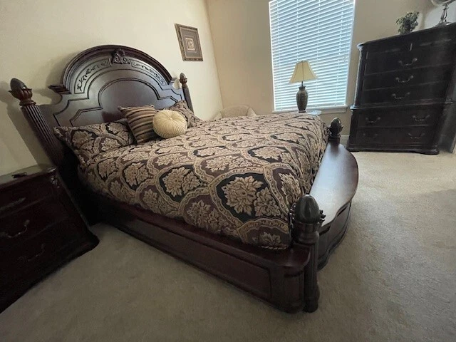 Juego de cama king Michael Amini Aico California Foto 4 de 4