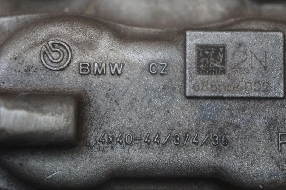 Pinza de freno delantera derecha plateada OEM 34116891300 BMW 750i XDrive G12 2016-2022 Foto 2 de 4