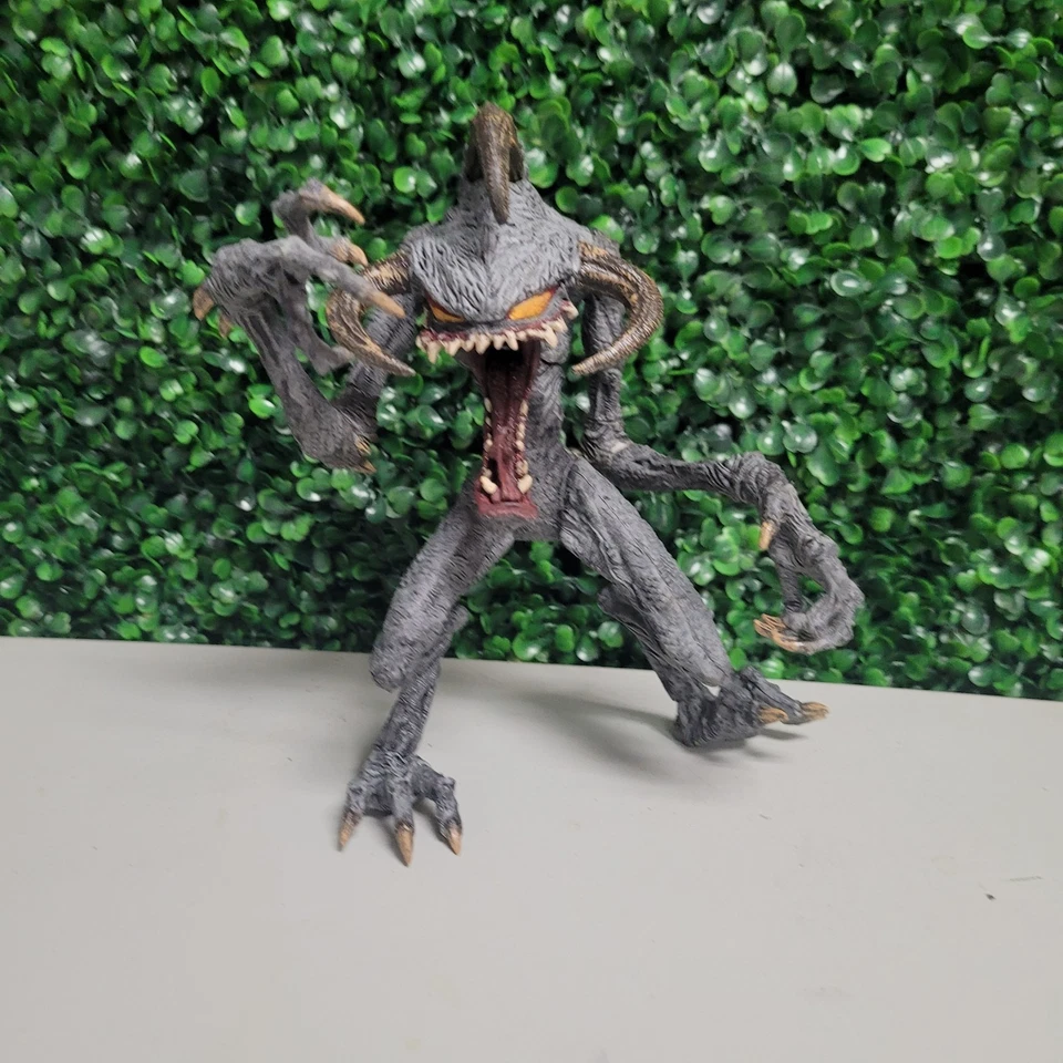 McFarlane Toys Spawn Classic Series Violator III Figure Item #138 - Image 2 of 4