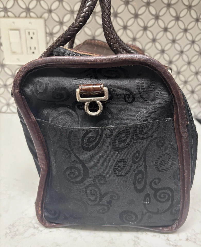 Bolso Forrado Brighton Lansky Cuero Repujado Cocodrilo Negro y Marrón Fin de Semana Artículos de Aseo Foto 4 de 4