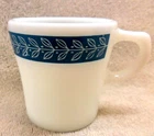 PYREX LAUREL LEAF TURQUOISE ON WHITE DESGIN MILK GLASS MUG 3 1/4" TALL MINT! VTG