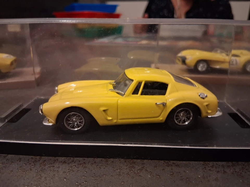 Lot 6 FERRARI Jaunes Neuf/boîte lot 2 - Photo 3/4