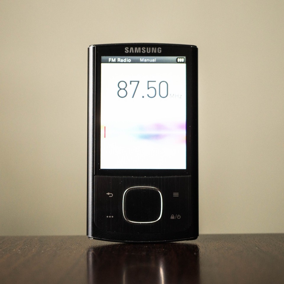 Samsung YP-R0 Mp3 Player - 4GB - FM - RECORD - VIDEO - PHOTO - SD Slot ...