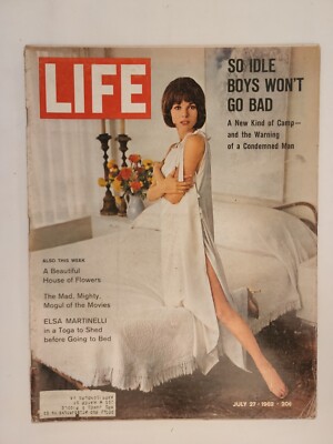1962 July 27 LIFE Magazine Elsa Martinelli in a Toga to Shed before Bed (MH192)