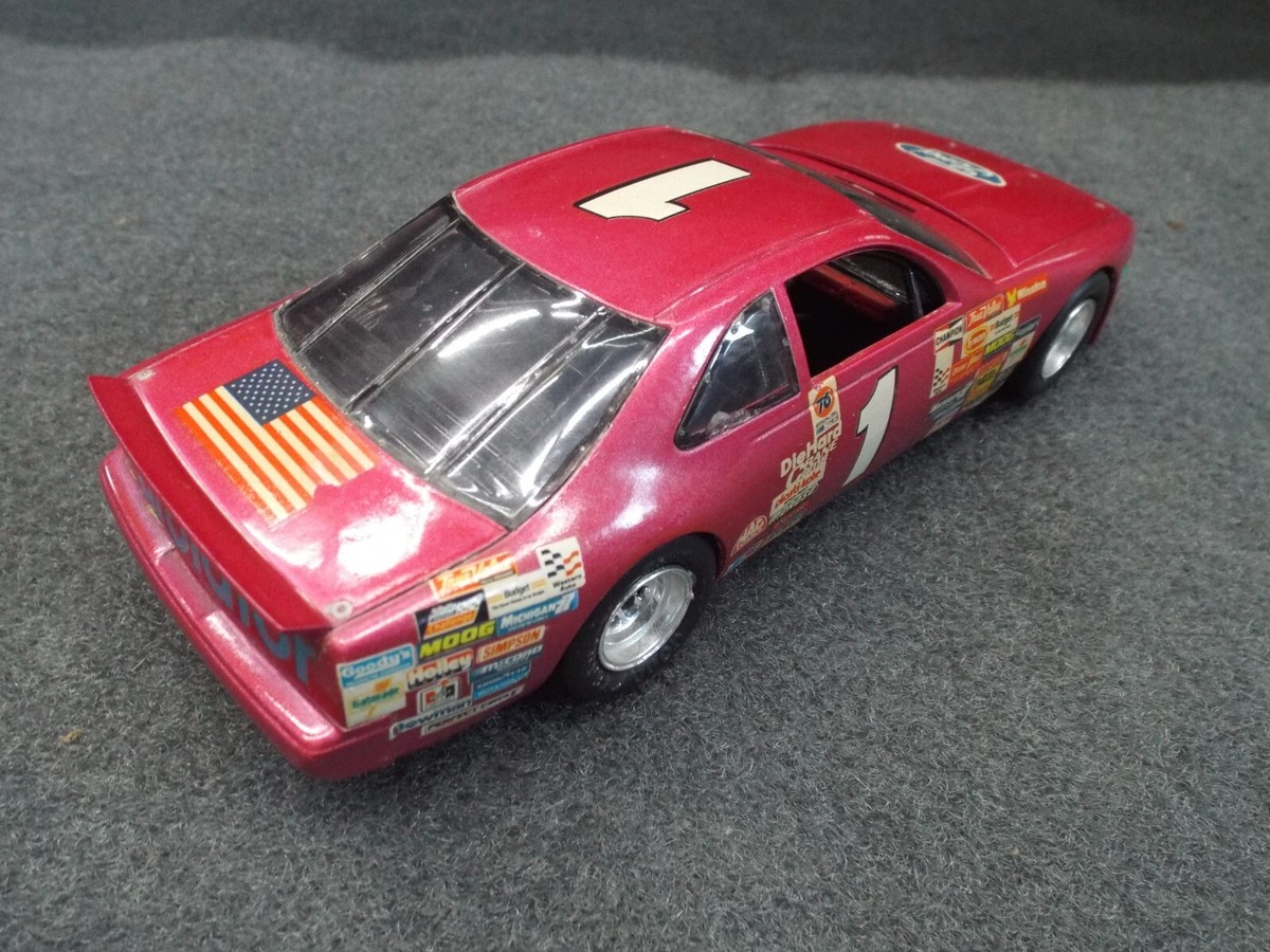 1/18ミニカー　 NASCAR FORD THUNDERBIRD#94 Model 1989 Ford Thunderbird NASCAR Stock Car Super Coupe Race 1990