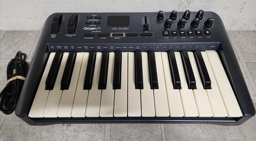 M-Audio Oxygen 25 USB Keyboard 3rd Gen - Picture 2 of 14