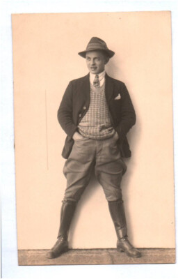 Foto Ak fescher junger Mann mit Knickerbocker tolle Mode Fashion 1920 30er Rudol