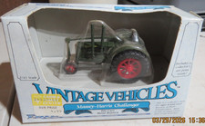 NICE VINTAGE ERTL VINTAGE VEHICLES MASSEY HARRIS CHALLENGER TRACTOR 1/43rd MIB