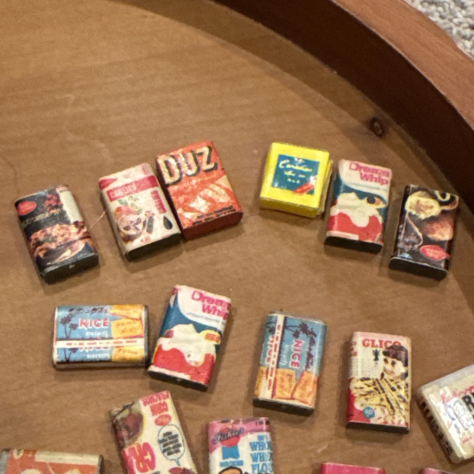 22 alimentos de despensa miniatura vintage para casa de muñecas Hungry Jack, copos de maíz más Foto 2 de 4