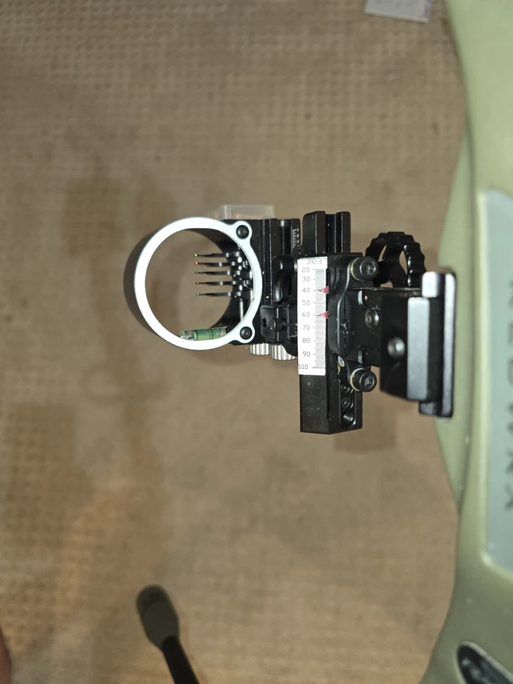 Hoyt Carbon RX-7 Ultra - 70 lb diestro - verde salvaje con todos los accesorios Foto 2 de 4