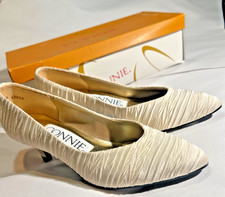 Vtg Connie Pumps Ivory Cream Ruched Satin Kitten Heels 6 B New Old Stock NOS 80s
