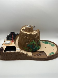 Giochi Preziosi Volcano Playset – Spielset Mit Rauchendem Vulkan & Figuren Für Rettungsmissionen