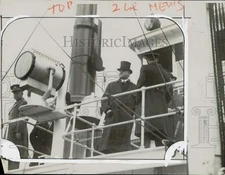 1929 Press Photo President Hoover views lock & dam aboard St. Greenbrier in Ohio