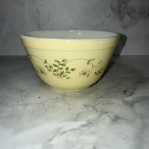 Vintage Pyrex Shenandoah # 401 750ml Yellow Green Flowers Mixing Bowl 1981-86