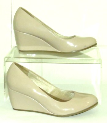 ladies beige dress shoes