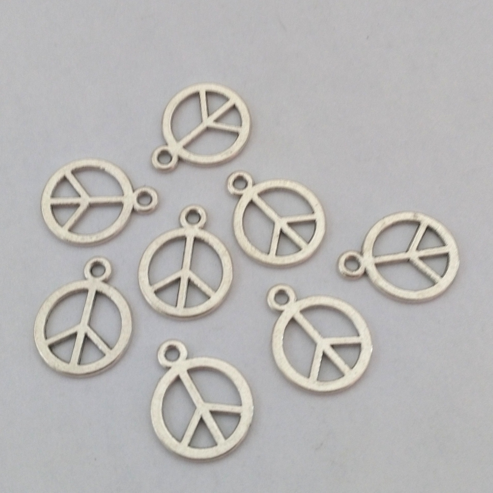Lot De 30 Pendentifs Breloques Argentées Forme PLUME - Dimensions 17x4 Mm - Pour Création De Bijoux FIMO