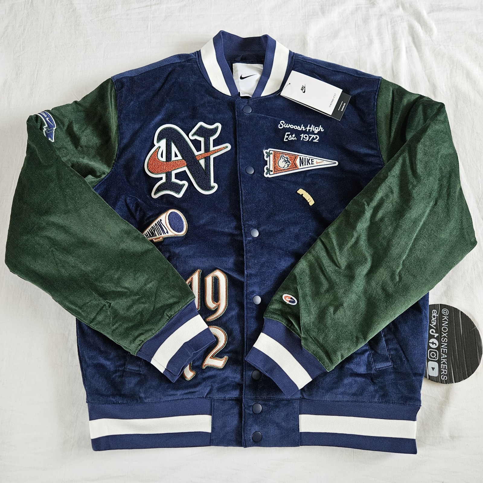 Nike Varsity Therma Fit Corduroy Bomber Jacket FQ6159-410 Nike Varsity Therma Fit Corduroy Bomber Jacket FQ6159-410