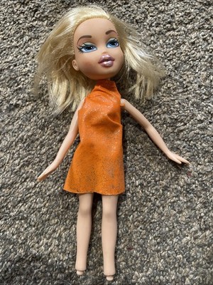 BRATZ Dolls Cloe 2001 Vintage Collectible MGA Fashion Doll Blonde Hair Blue Eyes
