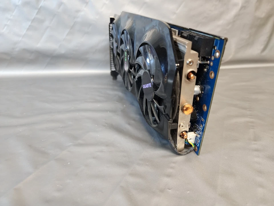 Gigabyte AMD Radeon HD 7970 (GV-R797OC-3GD) - Image 3 of 4