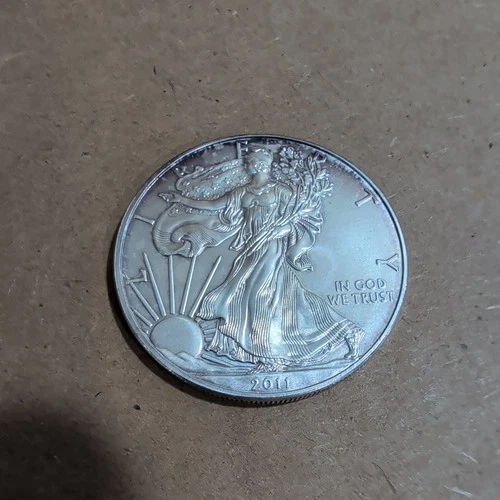 2011 American Silver Eagle 1 Troy Oz. .999 Fine Silver One Dollar #1020