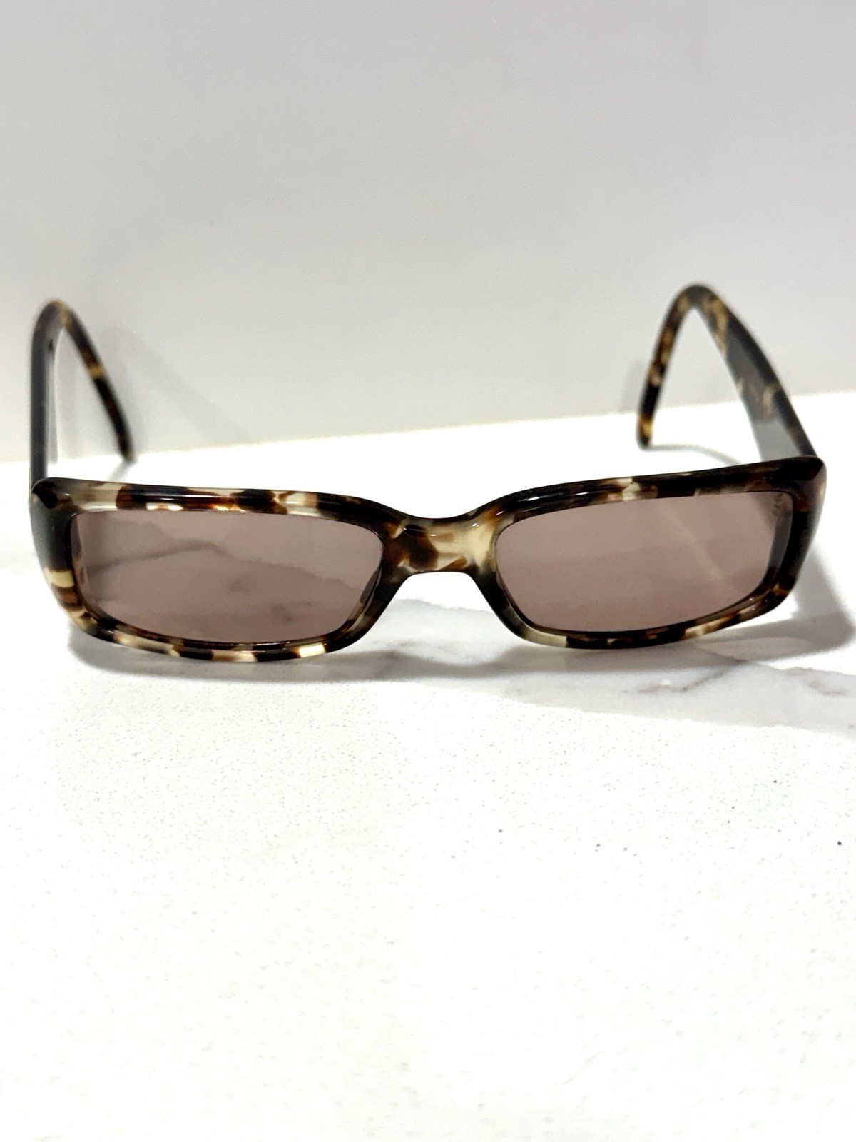 Gucci Tortoiseshell Rectangular Sunglasses w/ Log… - image 8