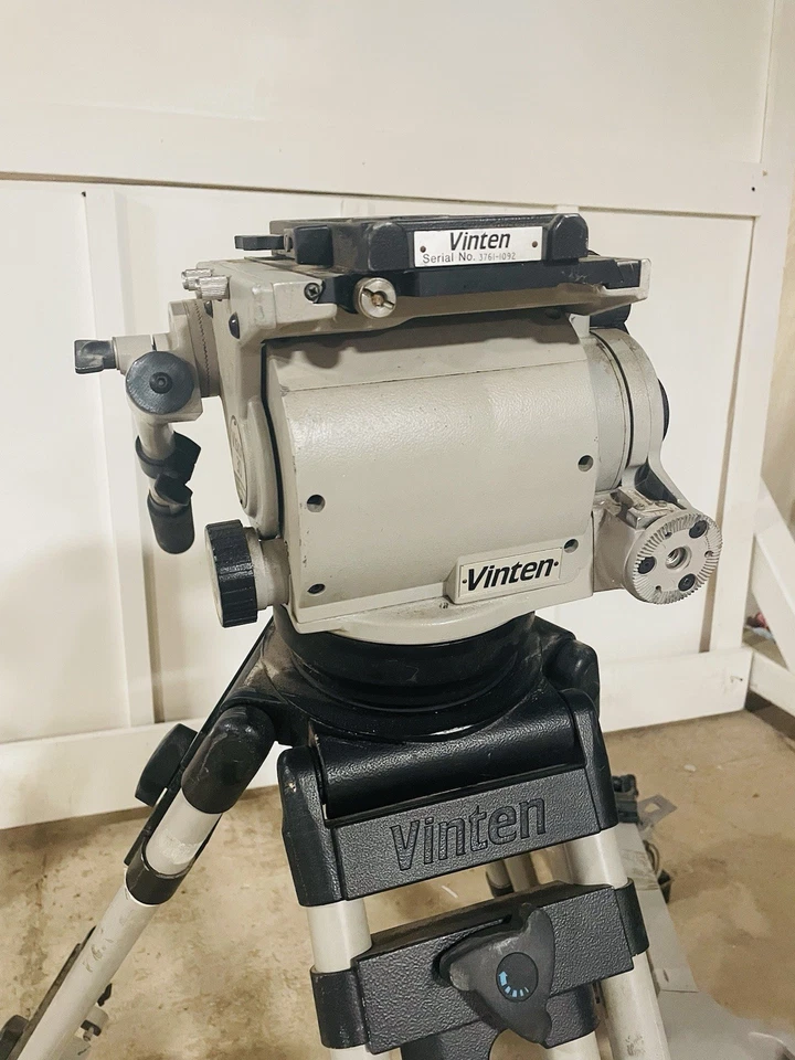 Cabezal, trípode y carretilla Vinton Vision 30 panorámica e inclinable Foto 3 de 4