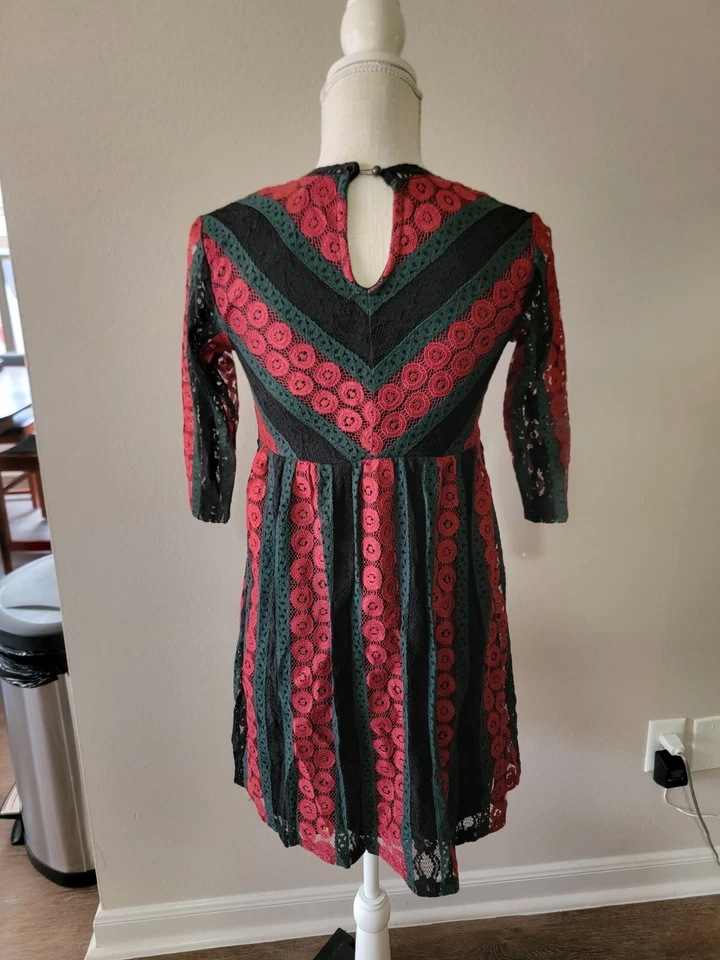 XHILARATION Mystic Rojo Negro Encaje Superpuesto Mini Vestido Talla XS Foto 2 de 4