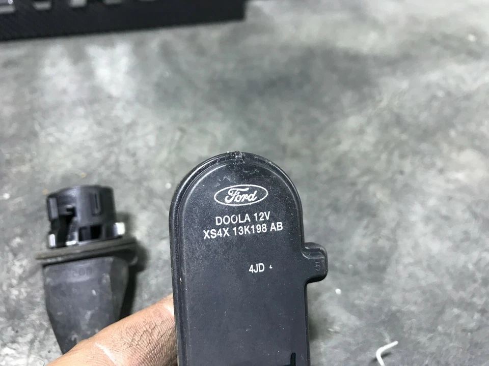 Ford Focus 2005 kit de soporte de bombilla para faros Foto 2 de 3