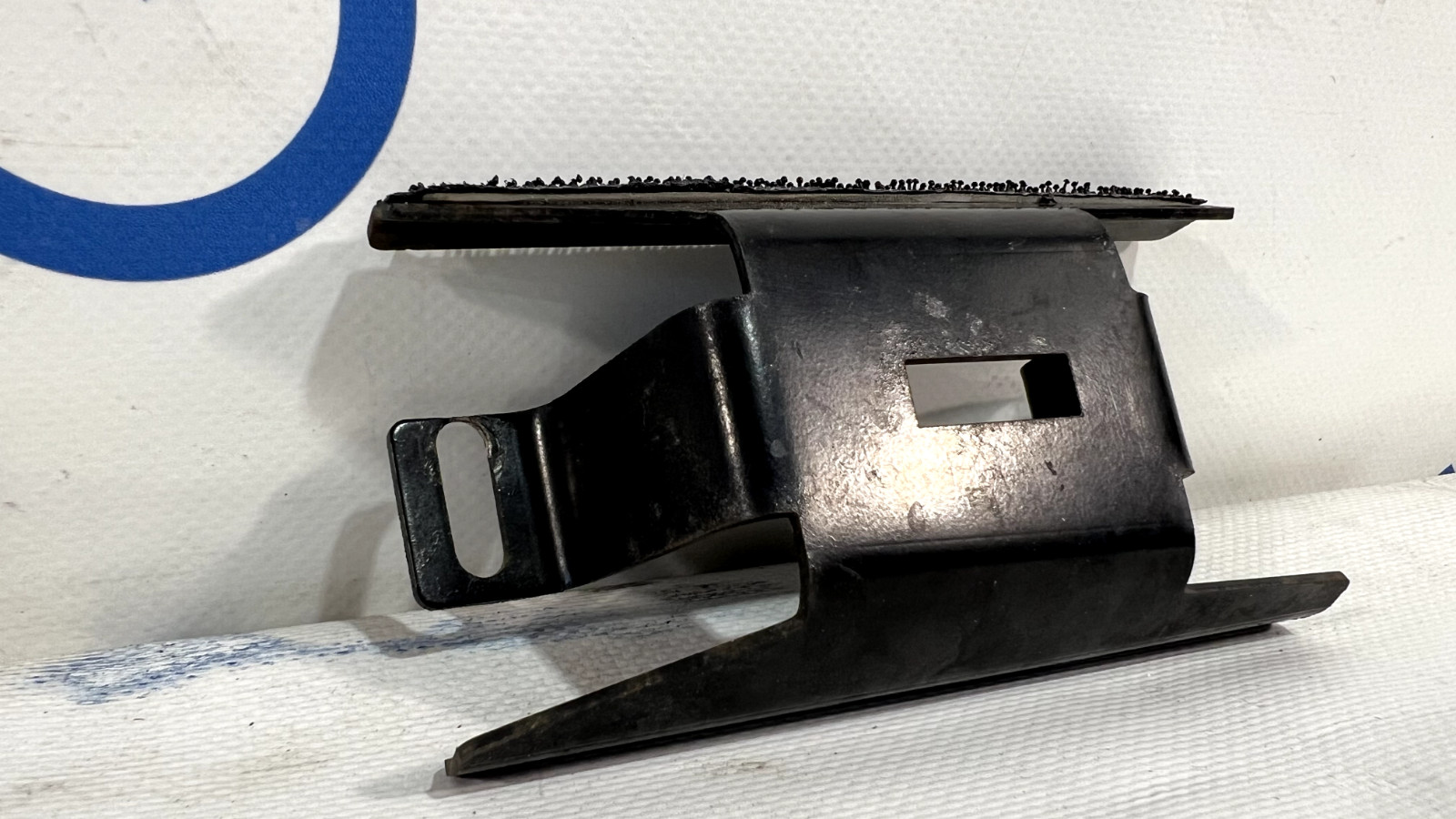 ASTON MARTIN V8 VANTAGE REAR BUMPER RIGHT SIDE MOUNT SUPPORT BRACKET OEM 07-10🔵