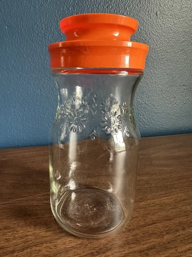 Vintage Anchor Hocking Daisies Orange Juice Pitcher Carafe Screw Lid 1970s