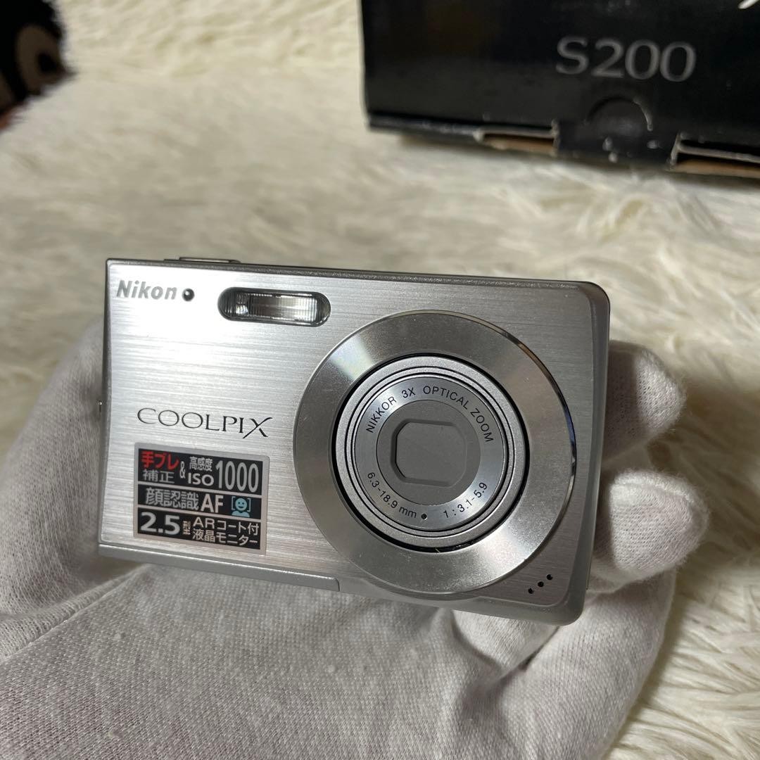 Nikon COOLPIX S200 Silver Compact Digital Camera Tested with