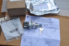 Allen Bradley 800T-H48A Key Selector Switch 2 Position Spring Return 