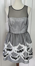 RED VALENTINO DRESS Black/White Floral Embellished Lace/Satin Fit/Flare Dress 8