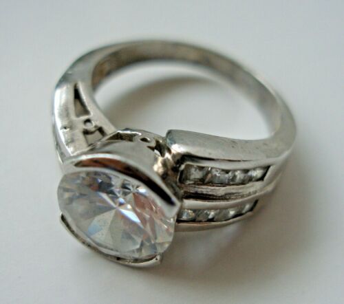  Silber (925) Ring. Dekoration mit Stein. - Bild 1 von 6