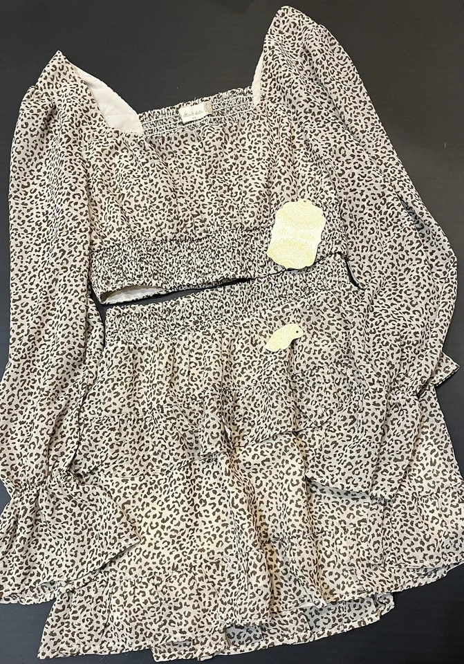 NUEVO CON ETIQUETAS Altar’d State Crema/Marrón Moca Guepardo Top (XS) Falda (S) Conjunto de 2 piezas XS/S