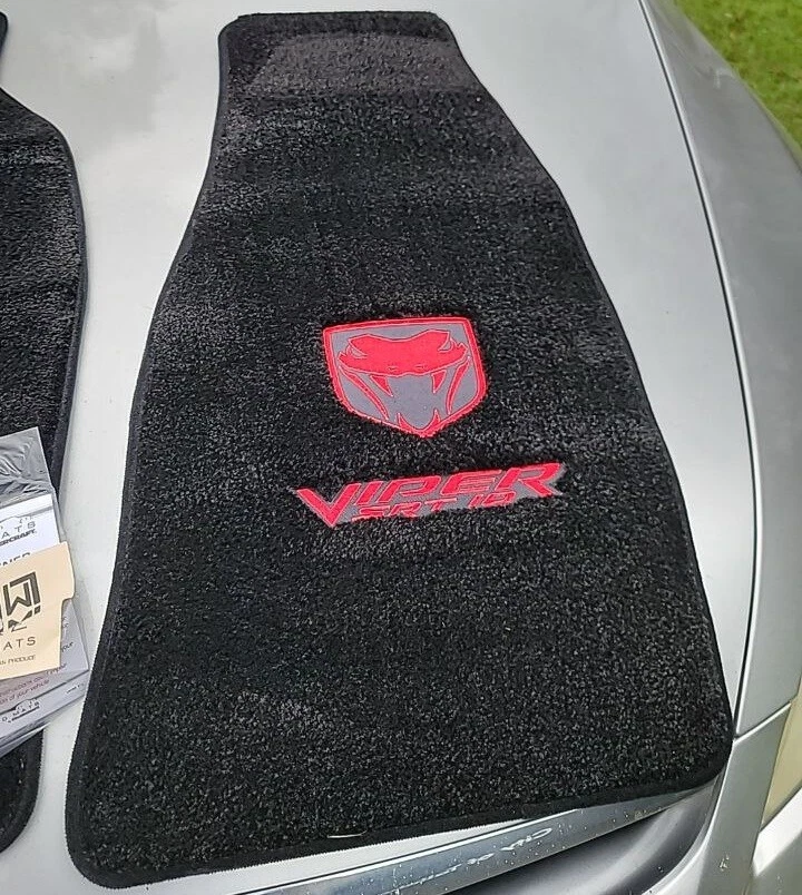 Alfombrillas delanteras O-Lloyd LUXE negras para Dodge SRT-10 2003-2006 Foto 3 de 4