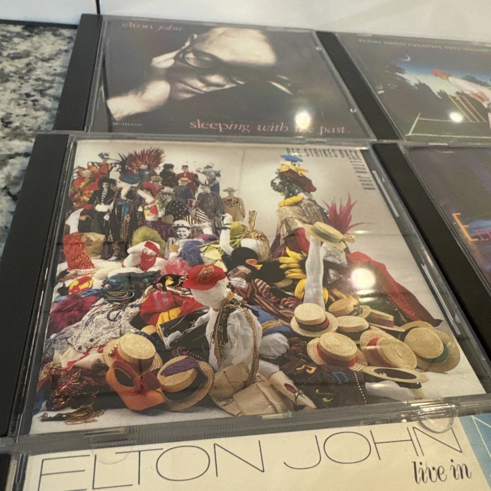 (CD-450) Collection of CD Albums by Elton John Lot 6 Foto 3 de 4