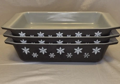 Vintage Pyrex Black & White Snowflake Baking Dish Set – 3 Pieces