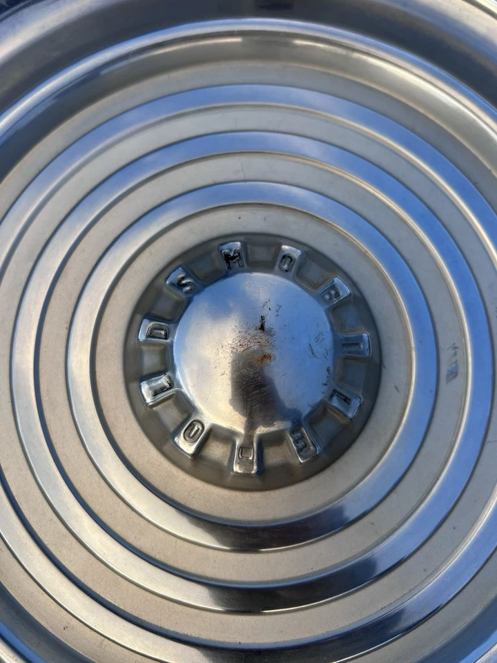 Lot Of 2 Vintage 1956 Oldsmobile Custom Cruiser Metal Wheel Hubcap 15.5" - Image 4 of 4