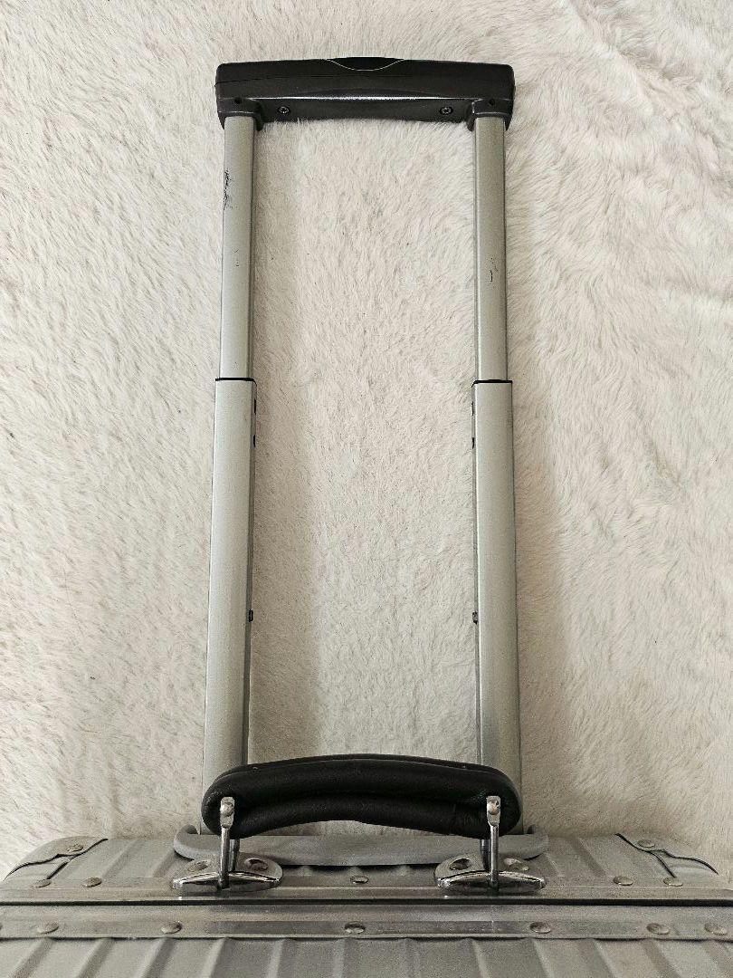 Rimowa Classic Flight 33L Silver Alumium 4-wheels Carry Case Rimowa Classic Flight 33L Silver Alumium 4-wheels Carry Case