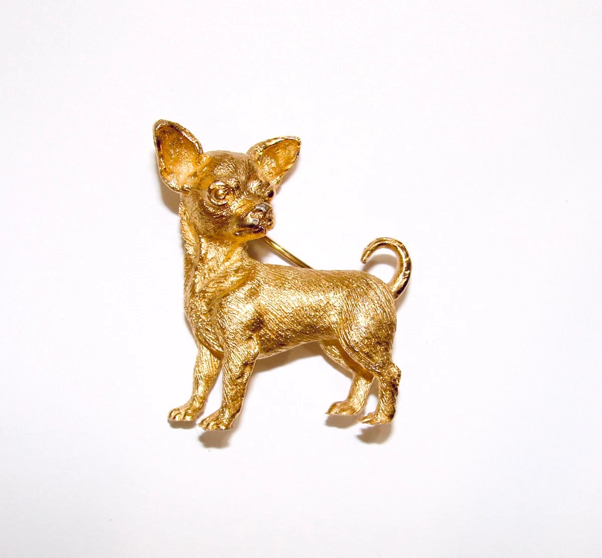 ヴィンテージtrifari チワワ　ゴールドメタルブローチ　犬　dog Trifari Dog Brooch for sale | eBay