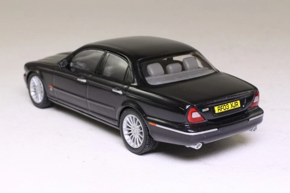 JAGUAR XJR EBONY VANGUARDS VA09103 1/43 GREAT BRITAIN NEW CORGI RHD X308 1997 - Photo 3/4