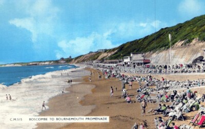 Postkarte CM BOSCOMBE NACH BOURNEMOUTH PROMENADE Wolkenhimmel Wasser Strand Sand AA10379