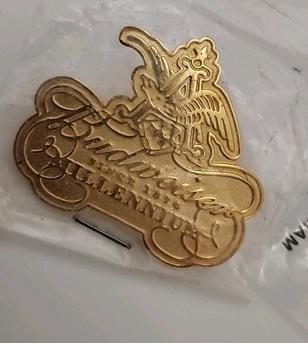 Lotto di 4 spille BUDWEISER Anheuser Busch cappello birra bavero pinback e 1 portachiavi chitarra - Foto 2 di 6