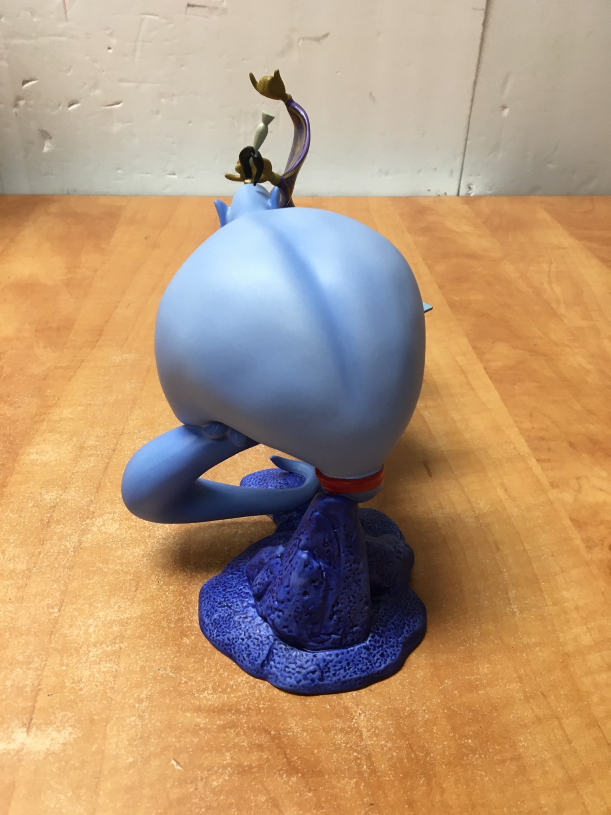 WDCC Disney Genie from Aladdin I'm Losing to a Rug w/ box & COA