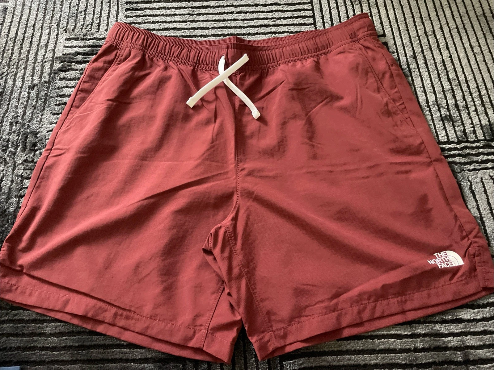 New The North Face Mens Hybrid Sportswear Gym, Run, Walk, Hike, Shorts Size L