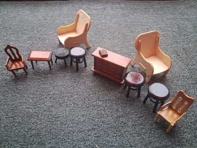 Puppenhaus Möbel Holz Kommode, Hocker Tisch, Buch usw