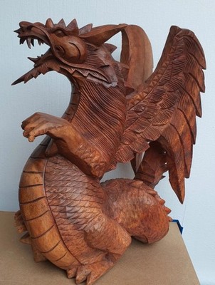 Beeindruckende Drachenschnitzerei aus Holz handgeschnitzt Drachenfigur
