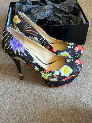 GUESS by Marciano  Tropi  Floral Platform  Stiletto Heels Size 38 / 8M DEADSTOCK