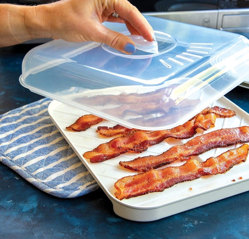 Nordic Ware Microwave Bacon Crispy Cooker Tray with Cover Slanted Bacon Meattray